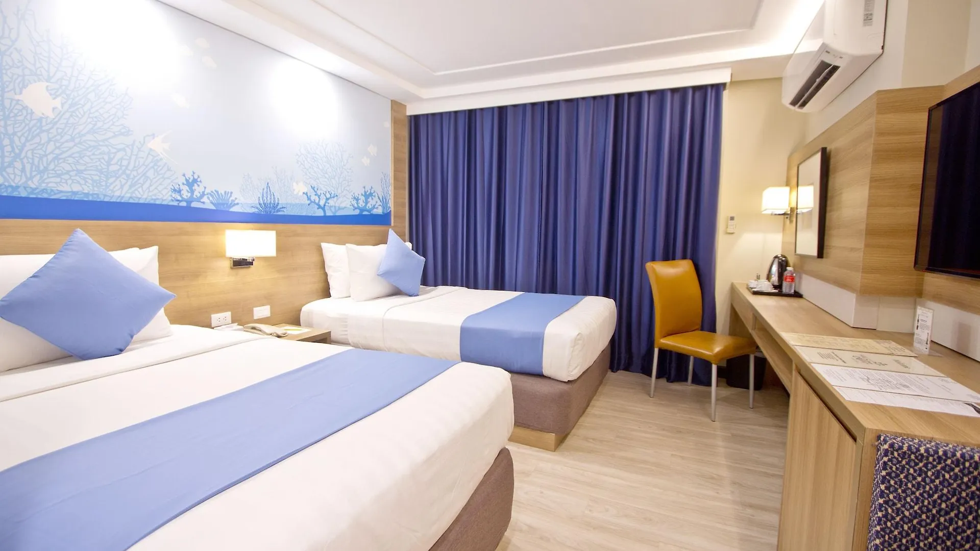 Crown Regency Hotel Makati Makati City 3*,