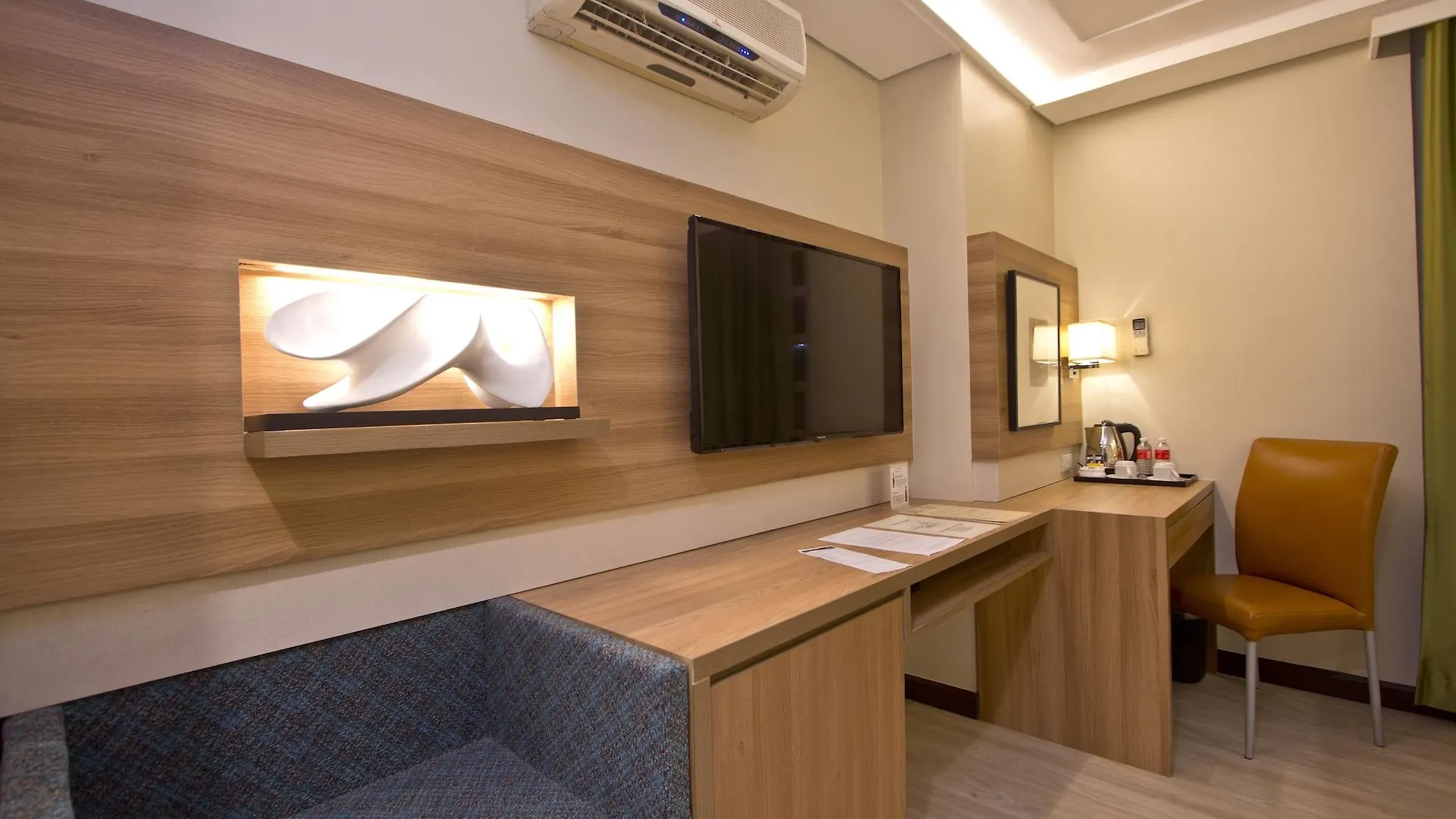 ***  Crown Regency Hotel Makati Makati City Philippines