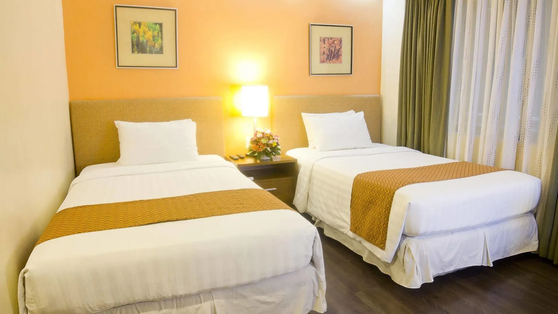 Crown Regency Hotel Makati Makati City 3*,